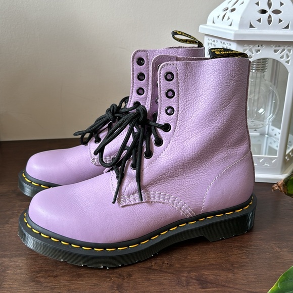 Dr Martens 1460 WOMEN'S BLACK EYELET
LACE UP BOOTS new size 8 - Picture 3 of 11